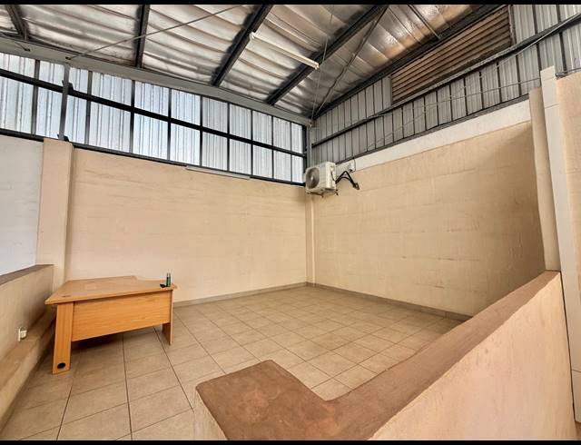 313M² FACTORY TO LET IN BALLITO CENTRAL